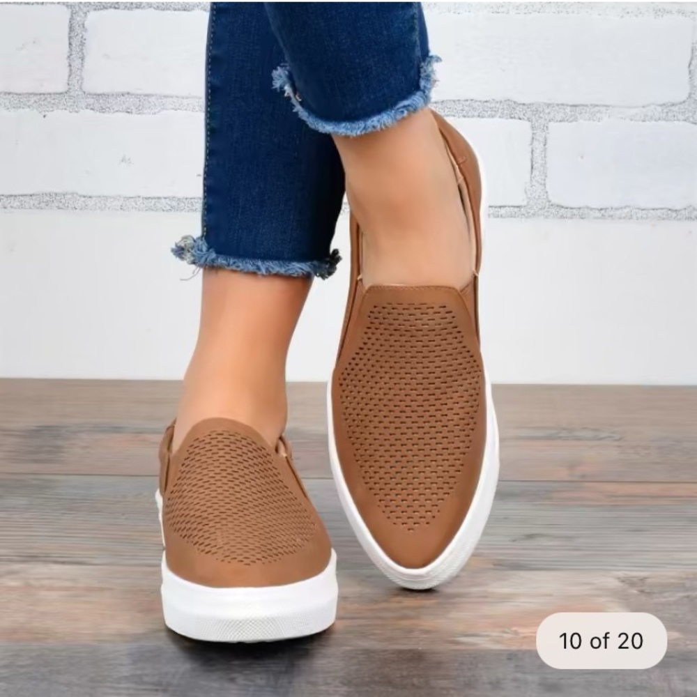 Womens size 9, faux leather slide on sneaker